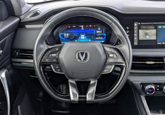 Подержанный автомобиль Changan CS95 2023 года (23 фото)