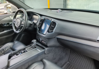 Подержанный автомобиль Volvo XC90 2018 года (13 фото)