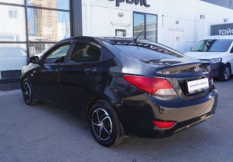 Подержанный автомобиль Hyundai Solaris Sedan 2011 года (7 фото)