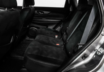 Подержанный автомобиль Nissan X-Trail 2016 года (13 фото)