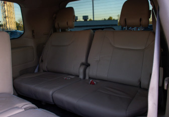 Подержанный автомобиль Lexus LX 2011 года (17 фото)