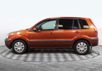 Подержанный автомобиль Ford Fusion 2008 года (3 фото)