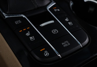 Подержанный автомобиль Kia Carnival 2018 года (27 фото)