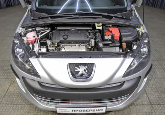 Подержанный автомобиль Peugeot 308 Hatchback 2009 года (9 фото)