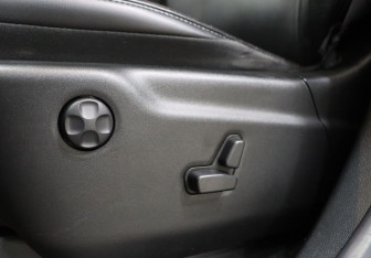 Подержанный автомобиль Jeep Grand Cherokee 2012 года (13 фото)