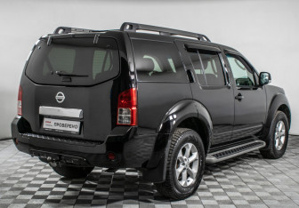 Подержанный автомобиль Nissan Pathfinder 2010 года (5 фото)