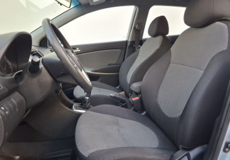Подержанный автомобиль Hyundai Solaris Hatchback 2012 года (10 фото)
