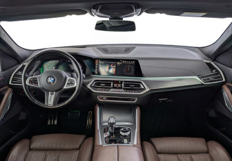 Подержанный автомобиль BMW X6 2022 года (14 фото)