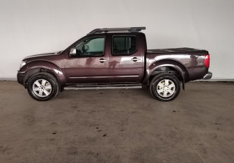 Подержанный автомобиль Nissan Navara (Frontier) 2008 года (8 фото)