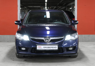 Подержанный автомобиль Honda Civic Sedan 2010 года (2 фото)