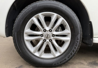 Подержанный автомобиль Nissan Patrol 2011 года (9 фото)