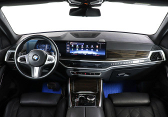 Подержанный автомобиль BMW X5 2023 года (14 фото)