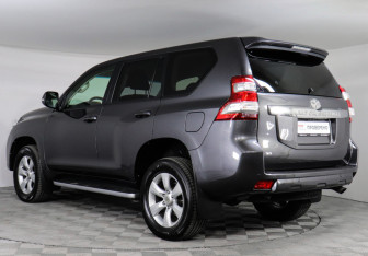 Подержанный автомобиль Toyota Land Cruiser Prado 2017 года (7 фото)