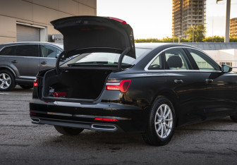 Подержанный автомобиль Audi A6 Sedan 2022 года (18 фото)