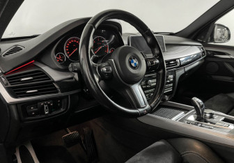 Подержанный автомобиль BMW X5 2018 года (12 фото)