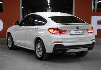 Подержанный автомобиль BMW X4 2017 года (7 фото)