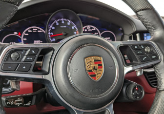 Подержанный автомобиль Porsche Cayenne 2020 года (6 фото)