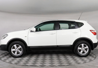 Подержанный автомобиль Nissan Qashqai 2012 года (8 фото)