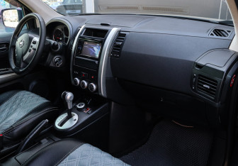 Подержанный автомобиль Nissan X-Trail 2010 года (7 фото)