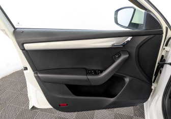 Подержанный автомобиль Skoda Octavia Liftback 2016 года (19 фото)