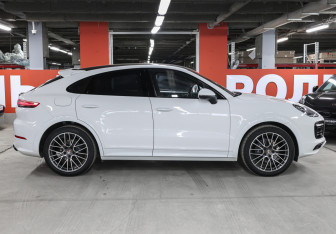 Подержанный автомобиль Porsche Cayenne 2020 года (4 фото)
