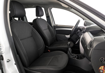 Подержанный автомобиль Nissan Terrano 2021 года (23 фото)