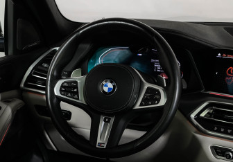 Подержанный автомобиль BMW X5 2022 года (15 фото)