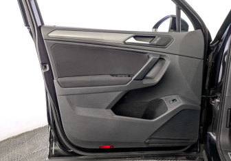 Подержанный автомобиль Volkswagen Tiguan 2019 года (19 фото)