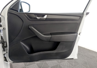 Подержанный автомобиль Skoda Rapid Liftback 2019 года (24 фото)