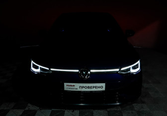 Подержанный автомобиль Volkswagen Golf R Hatchback 2023 года (25 фото)