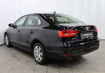 Подержанный автомобиль Volkswagen Jetta Sedan 2015 года (6 фото)