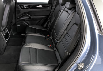Подержанный автомобиль Porsche Cayenne 2019 года (18 фото)