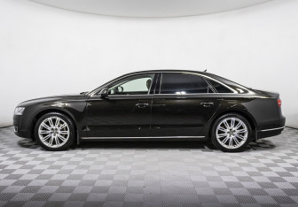 Подержанный автомобиль Audi A8 2014 года (8 фото)