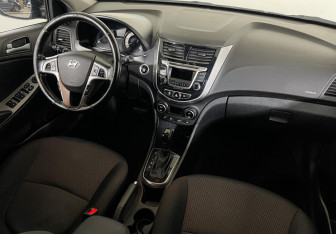 Подержанный автомобиль Hyundai Solaris Hatchback 2015 года (9 фото)