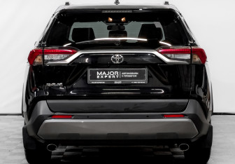 Подержанный автомобиль Toyota RAV4 2019 года (6 фото)