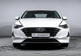 Подержанный автомобиль Hyundai Sonata 2021 года (2 фото)