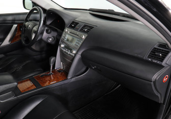 Подержанный автомобиль Toyota Camry Sedan 2008 года (10 фото)