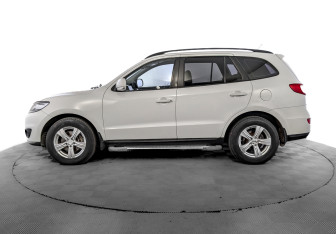 Подержанный автомобиль Hyundai Santa Fe 2012 года (8 фото)