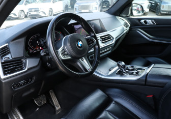Подержанный автомобиль BMW X5 2019 года (13 фото)