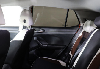 Подержанный автомобиль Volkswagen T-Cross 2019 года (12 фото)