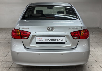 Подержанный автомобиль Hyundai Elantra Sedan 2008 года (6 фото)