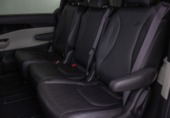 Подержанный автомобиль Kia Carnival 2021 года (9 фото)