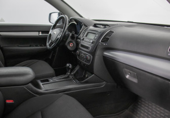 Подержанный автомобиль Kia Sorento 2013 года (9 фото)