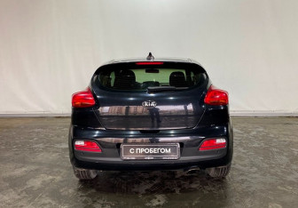 Подержанный автомобиль Kia Ceed Hatchback 2017 года (5 фото)