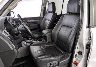 Подержанный автомобиль Mitsubishi Pajero 2018 года (20 фото)