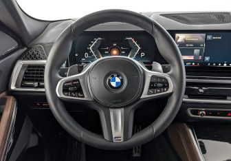 Подержанный автомобиль BMW X6 2025 года (22 фото)
