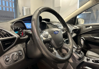 Подержанный автомобиль Ford Kuga 2013 года (12 фото)