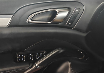 Подержанный автомобиль Porsche Cayenne 2010 года (18 фото)