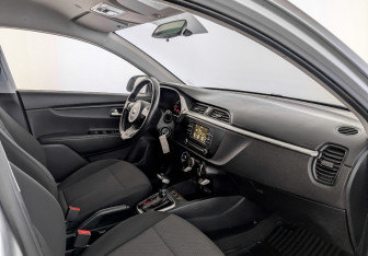 Подержанный автомобиль Kia Rio Hatchback 2021 года (11 фото)