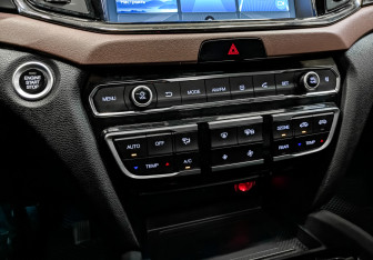 Подержанный автомобиль GAC GS8 2021 года (30 фото)